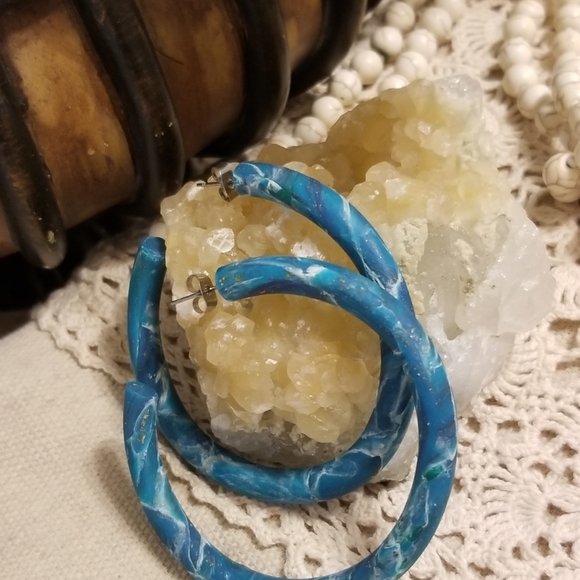 Multicolored hoop earrings - Picture 2 of 4